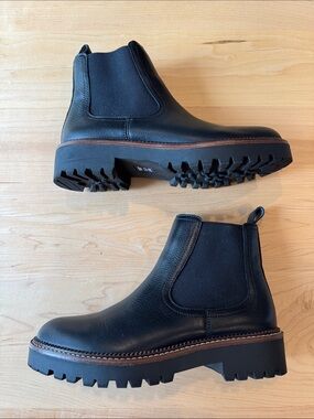 Women’s Caslon Water Resistant Chelsea Boot in Black size 8 Nordstrom Brand